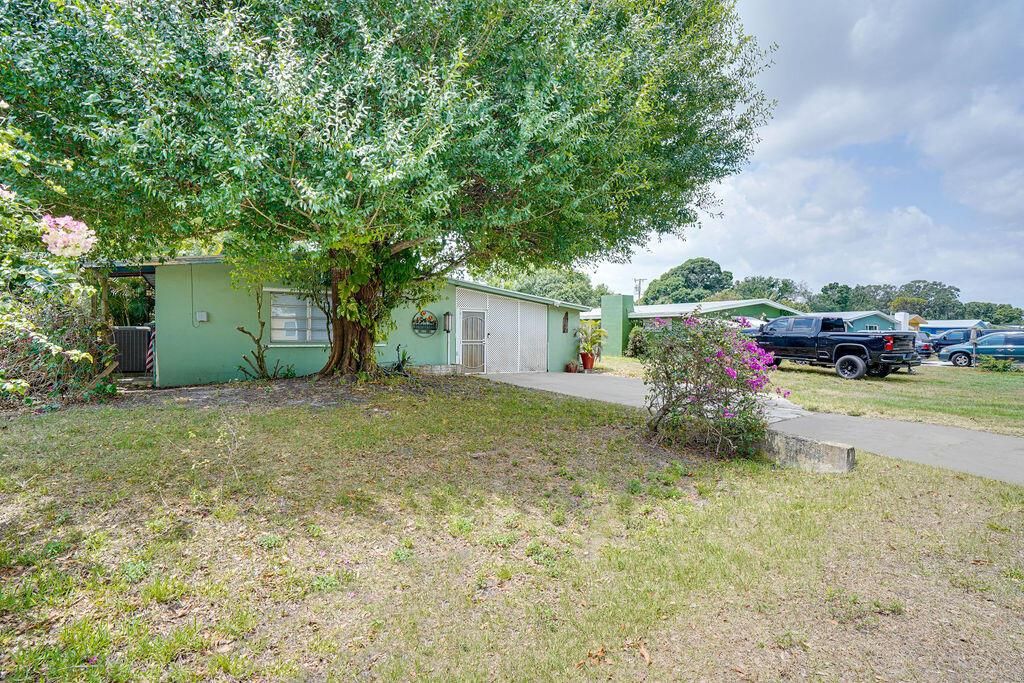 Photo of 1009 Hispana Avenue, Fort Pierce, FL 34982 (MLS # R10986812)
