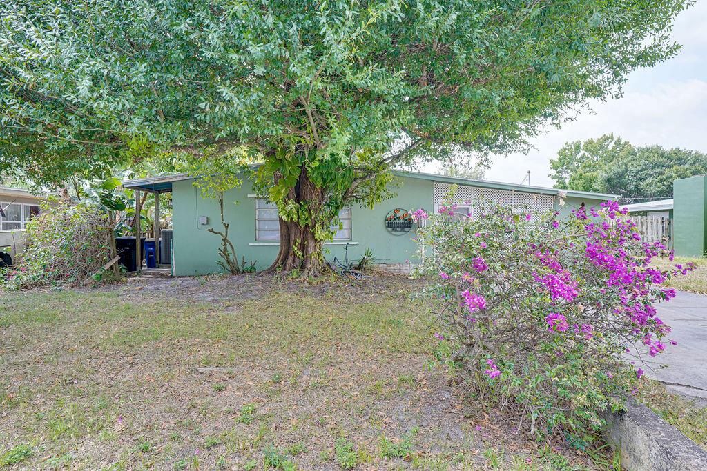 Photo of 1009 Hispana Avenue, Fort Pierce, FL 34982 (MLS # R10986812)