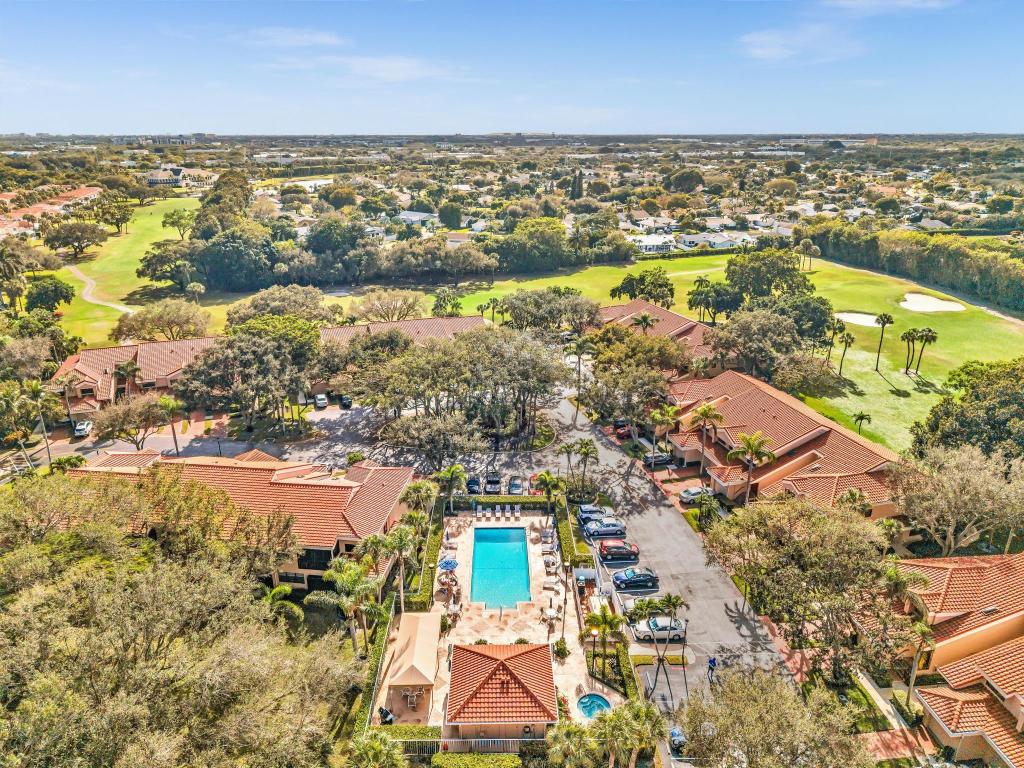 FAIRWAYS AT BOCA GOLF & TENNIS COND - Residential