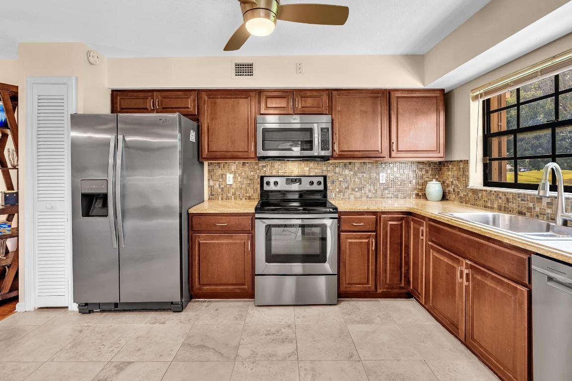 FAIRWAYS AT BOCA GOLF & TENNIS COND - Residential