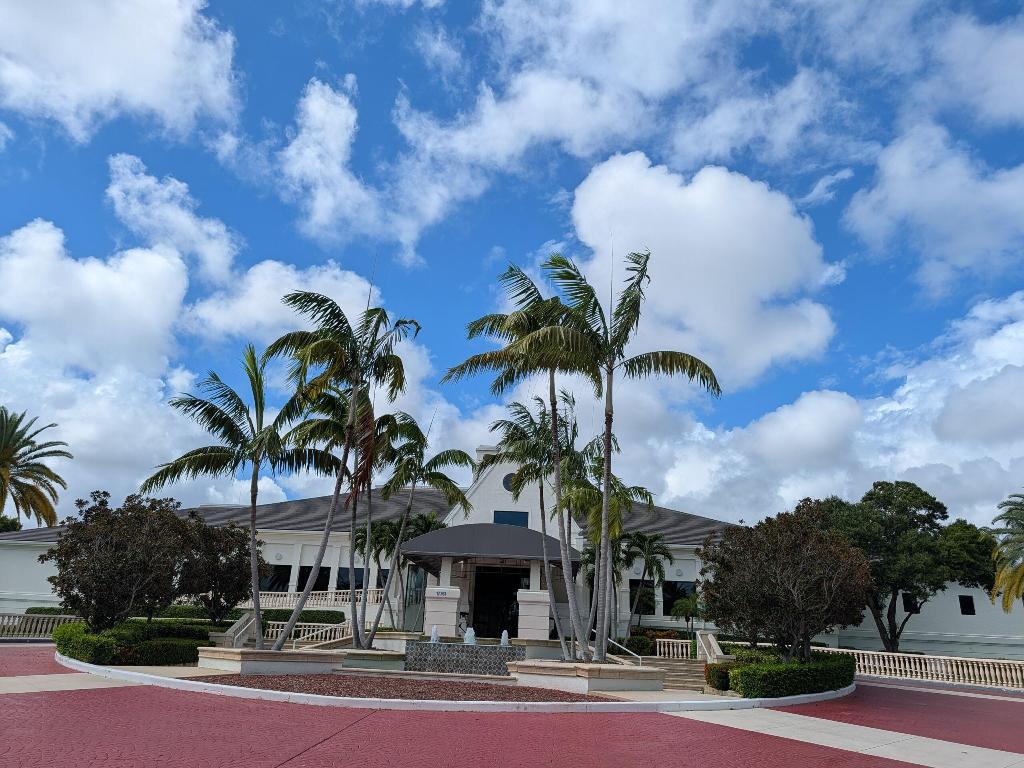 FAIRWAYS AT BOCA GOLF & TENNIS COND - Residential