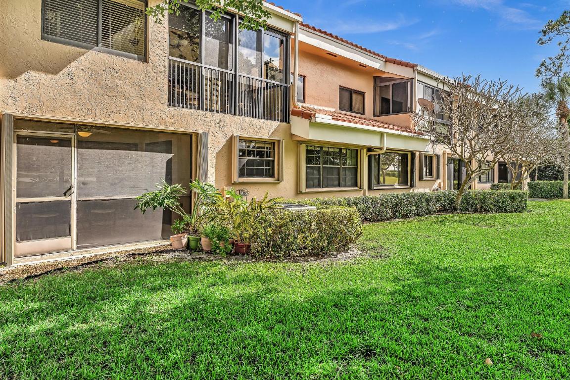 FAIRWAYS AT BOCA GOLF & TENNIS COND - Residential