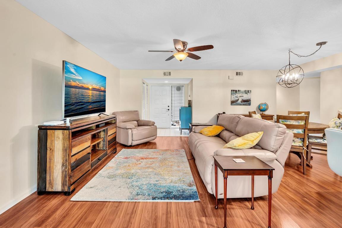 FAIRWAYS AT BOCA GOLF & TENNIS COND - Residential