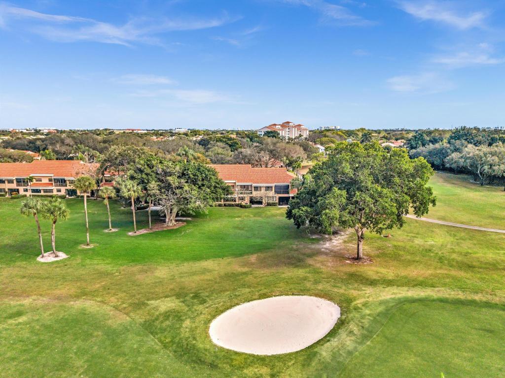 FAIRWAYS AT BOCA GOLF & TENNIS COND - Residential