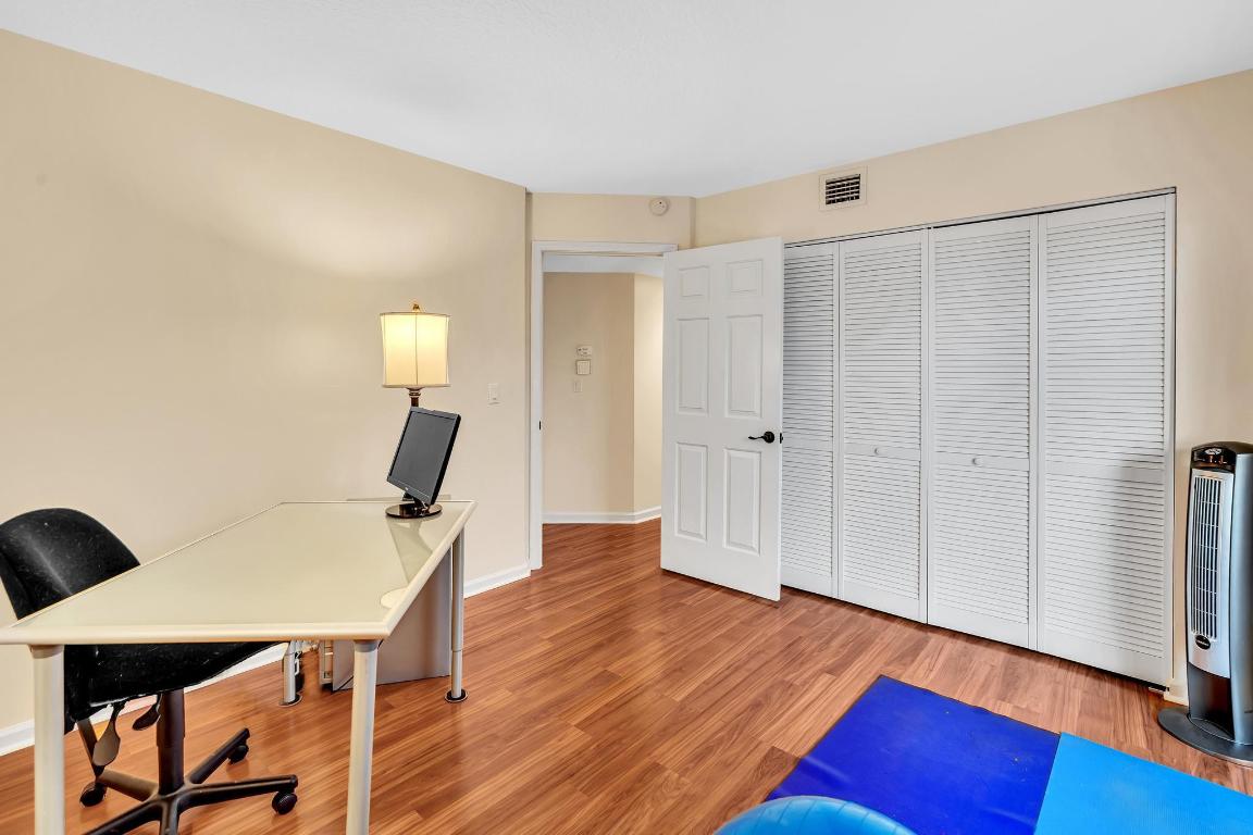 FAIRWAYS AT BOCA GOLF & TENNIS COND - Residential