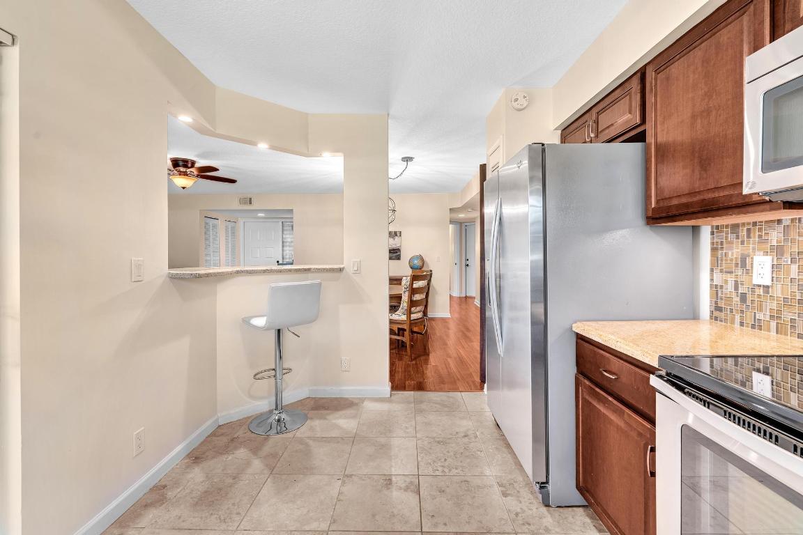 FAIRWAYS AT BOCA GOLF & TENNIS COND - Residential