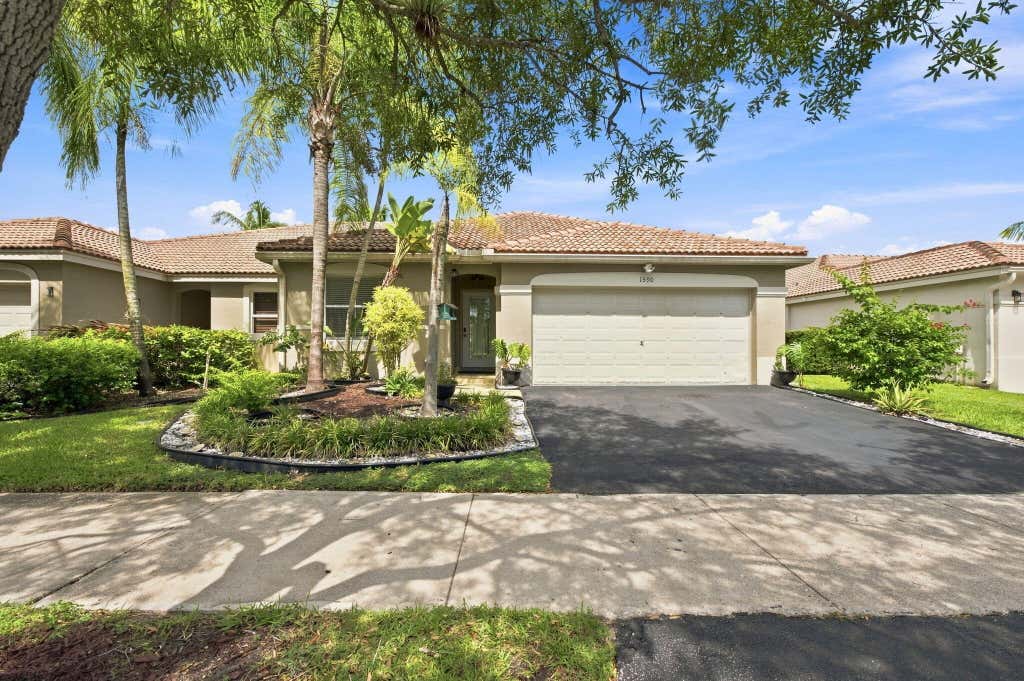 Photo of 1590 ORION Lane, Weston, FL 33327 (MLS # B26058339)