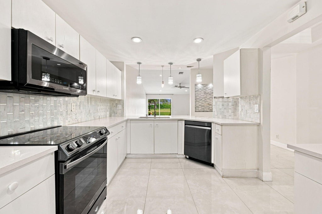 Photo of 1590 ORION Lane, Weston, FL 33327 (MLS # B26058339)