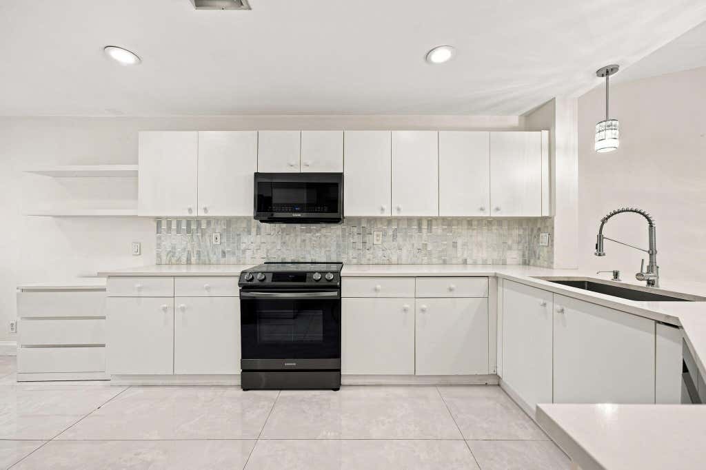 Photo of 1590 ORION Lane, Weston, FL 33327 (MLS # B26058339)