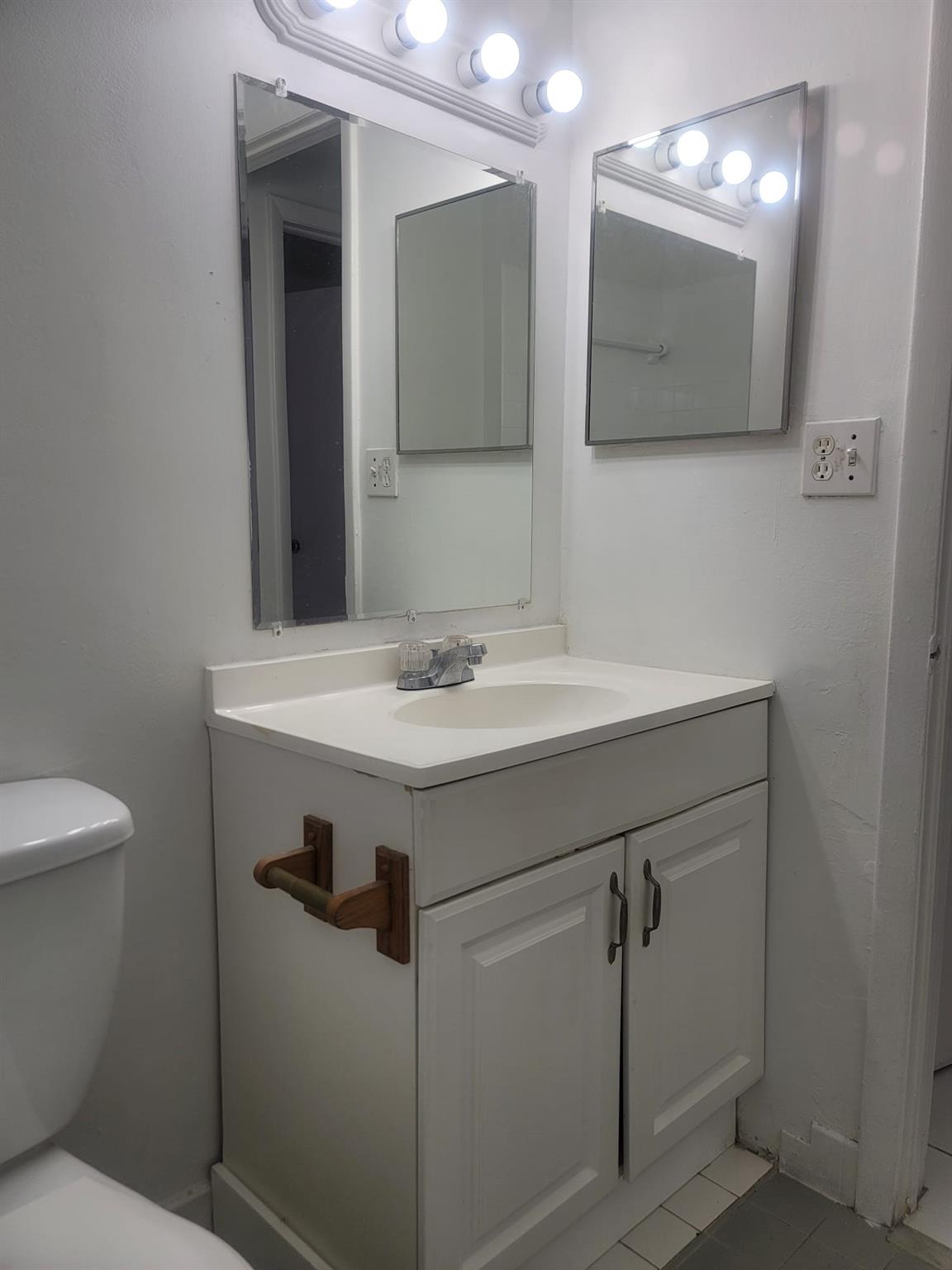 Hollywood Little Ranches - Residential Lease