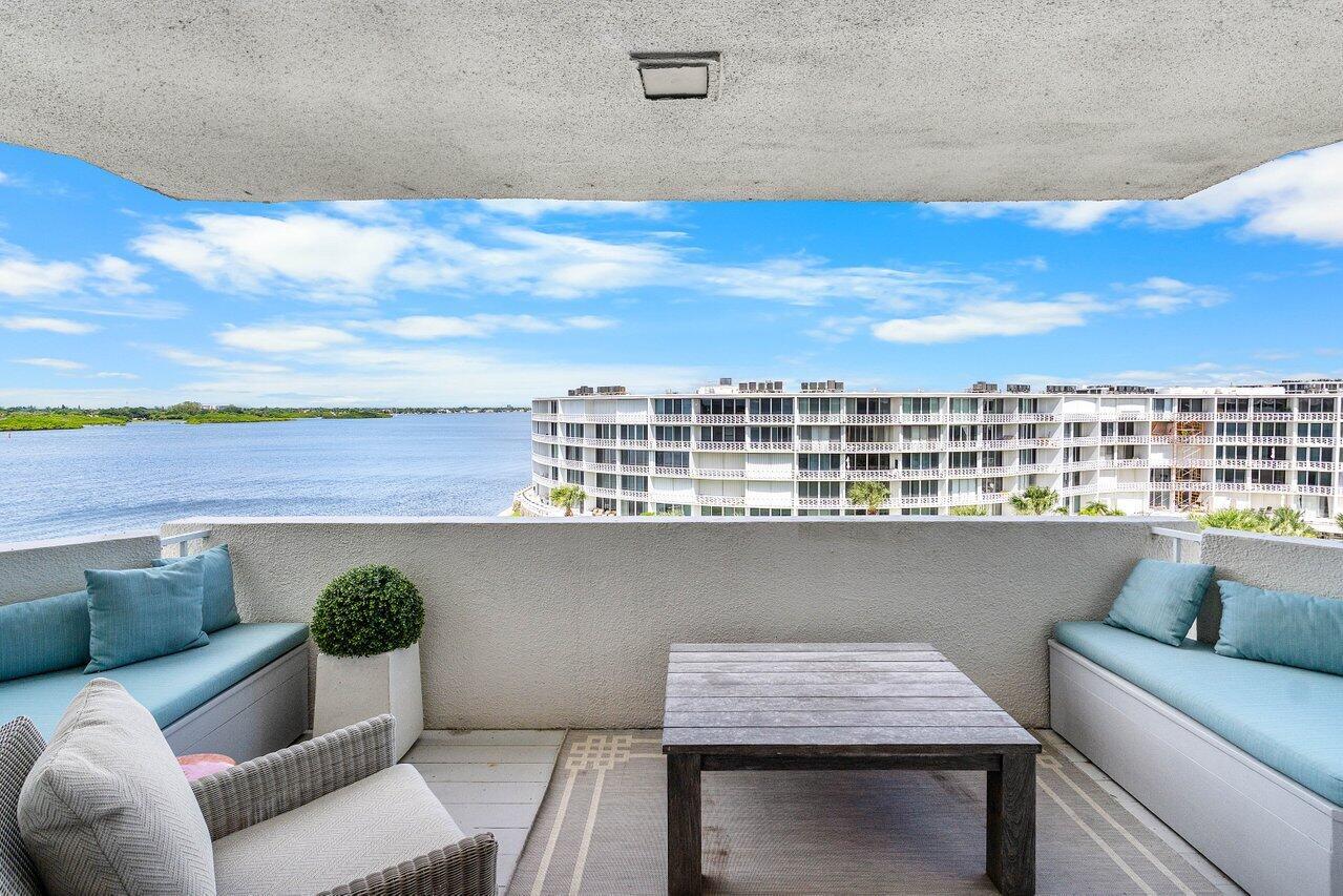 CARLYLE HOUSE CONDO - Residential Lease