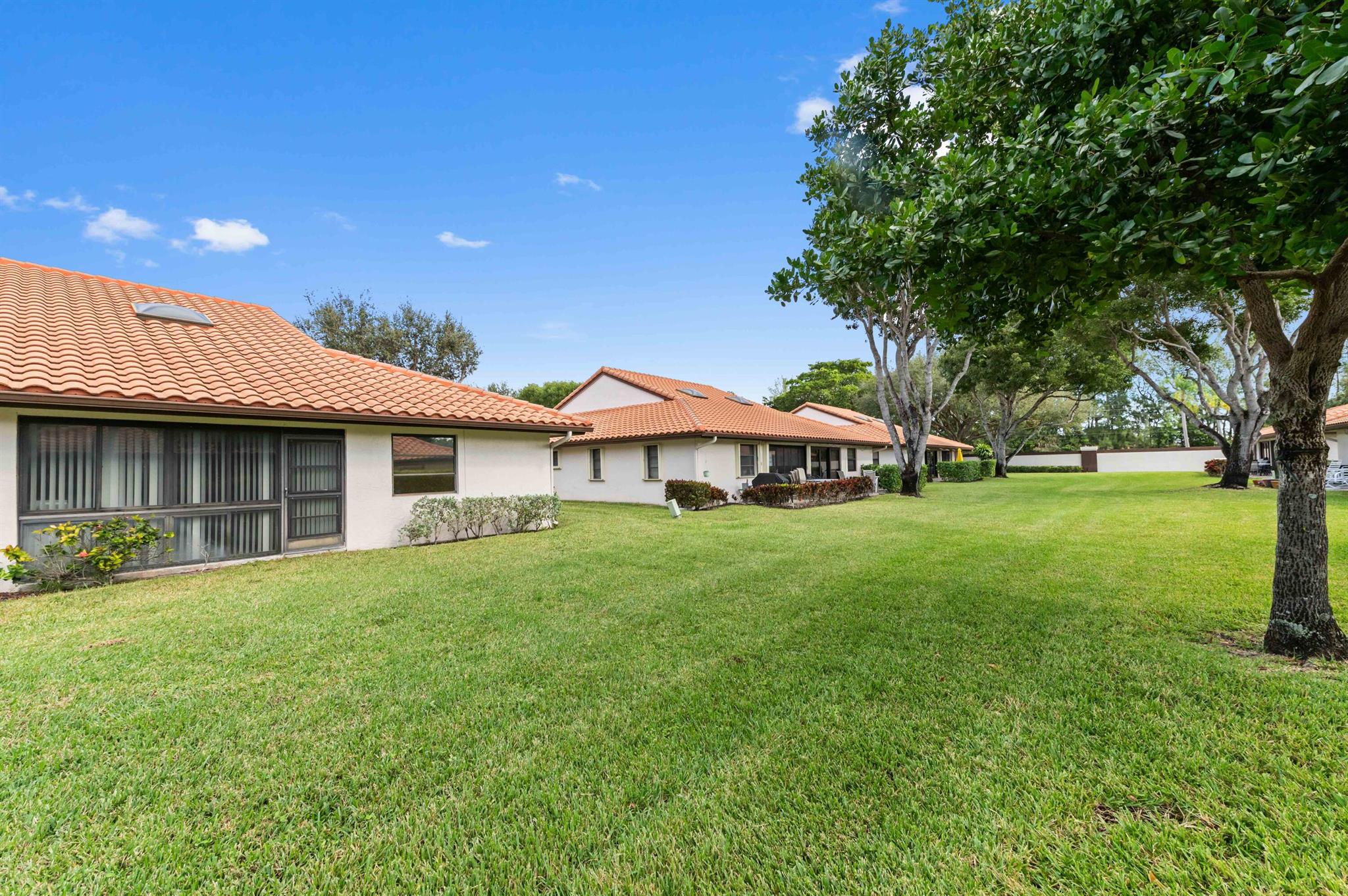 HUNTINGTON POINTE - Residential