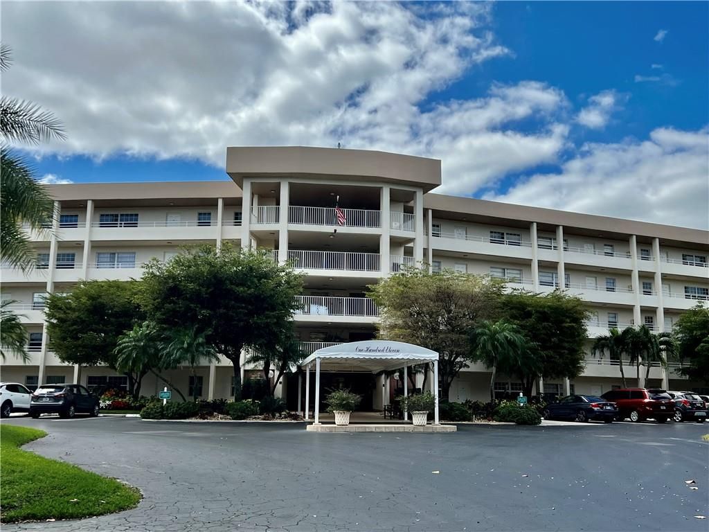Photo of 535 Oaks Dr #102, Pompano Beach, FL 33069 (MLS # F10320318)