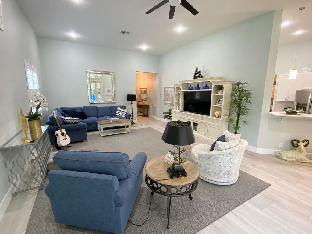 Photo of 102 Via Castilla, Jupiter, FL 33458 (MLS # R10955240)