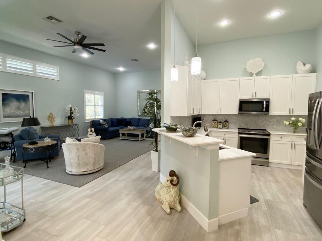 Photo of 102 Via Castilla, Jupiter, FL 33458 (MLS # R10955240)