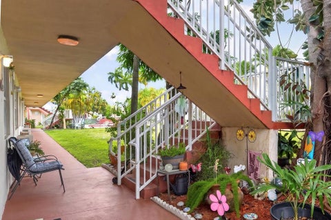 Photo of 2918 FUNSTON Street #35b, Hollywood, FL 33020 (MLS # B26069974)