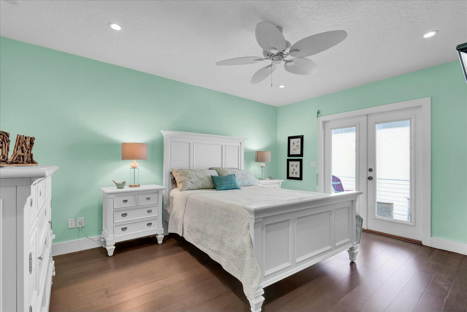 GOLDEN BEACH - Residential