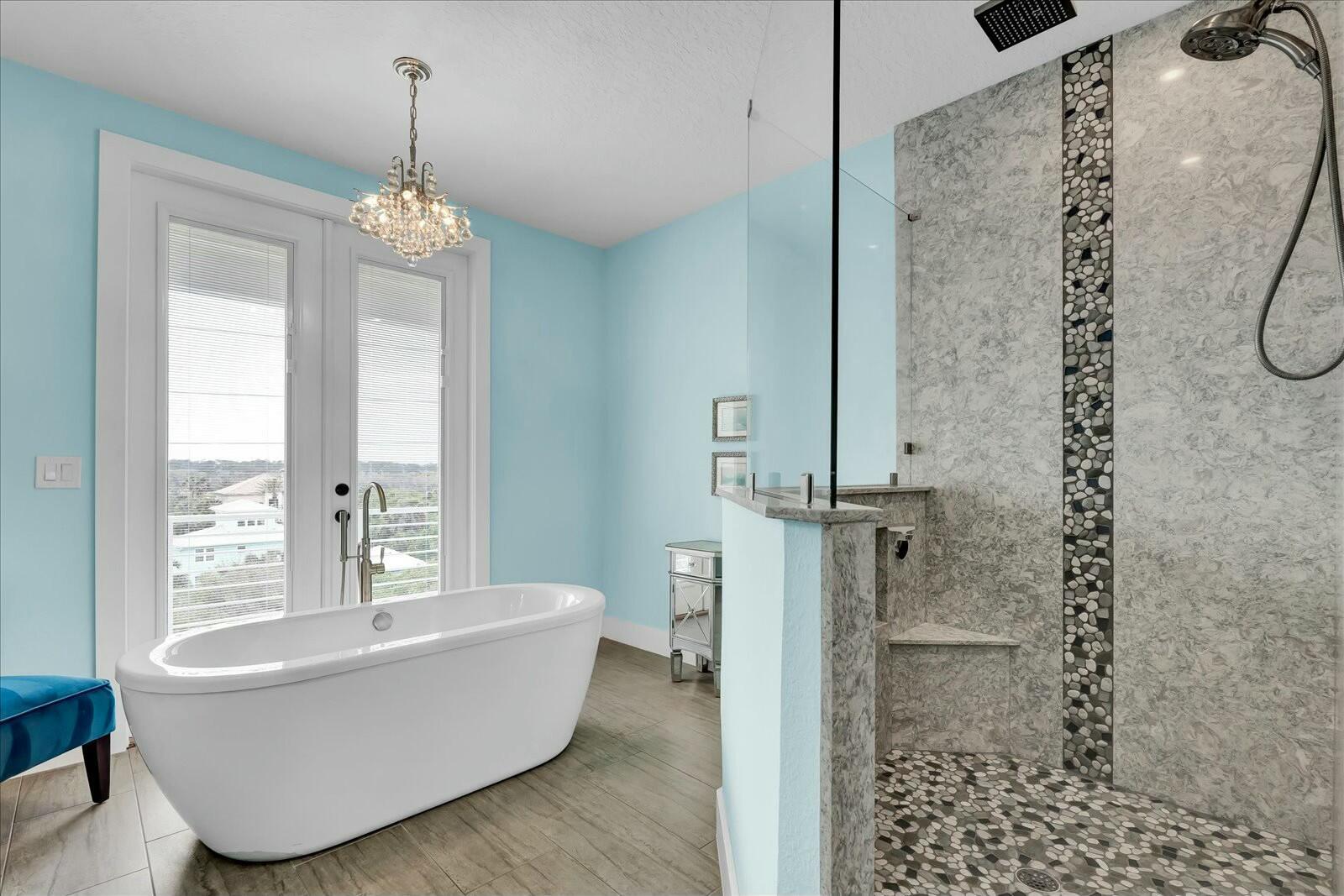 GOLDEN BEACH - Residential