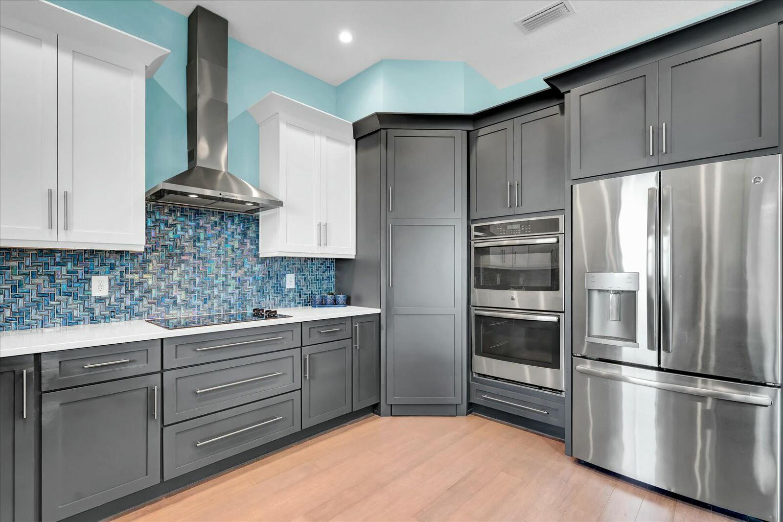 GOLDEN BEACH - Residential