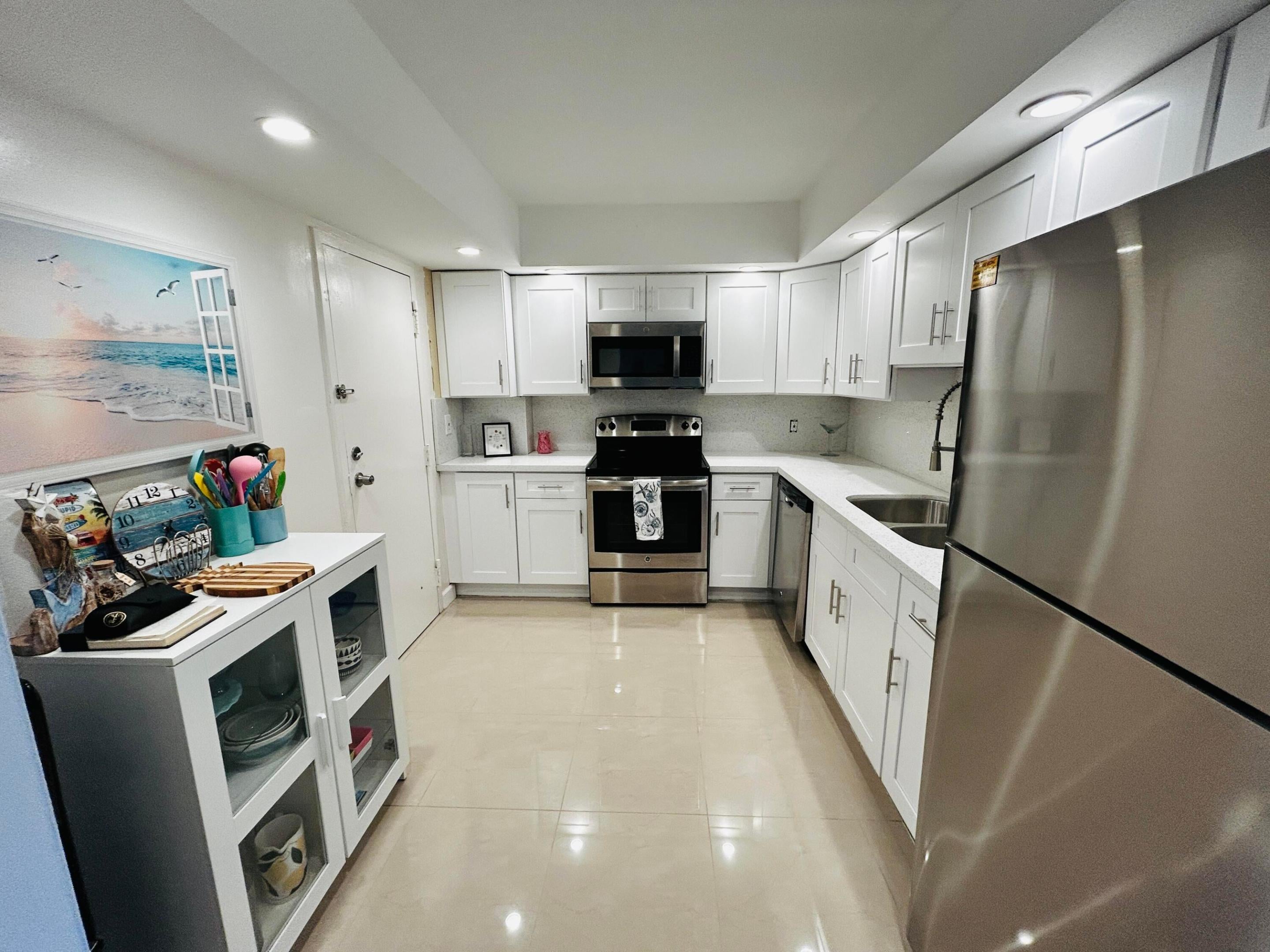 437 GOLDEN ISLES Drive 7G