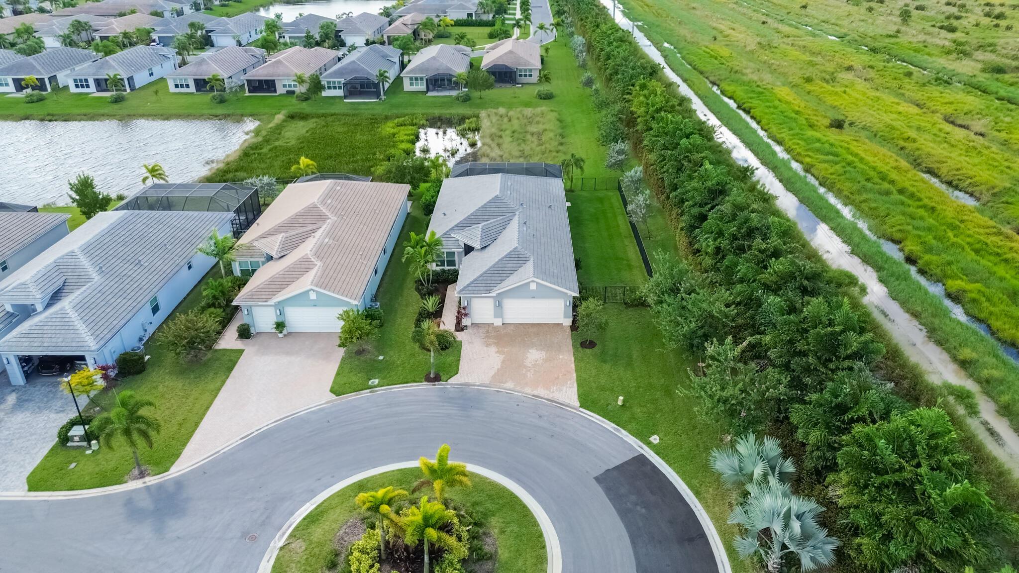 VALENCIA GROVE, RIVERLAND - Residential
