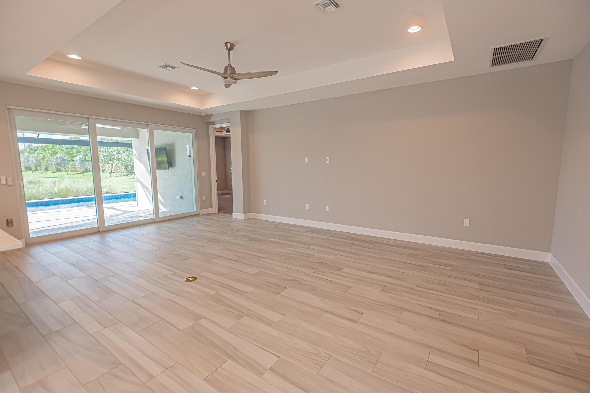 VALENCIA GROVE, RIVERLAND - Residential
