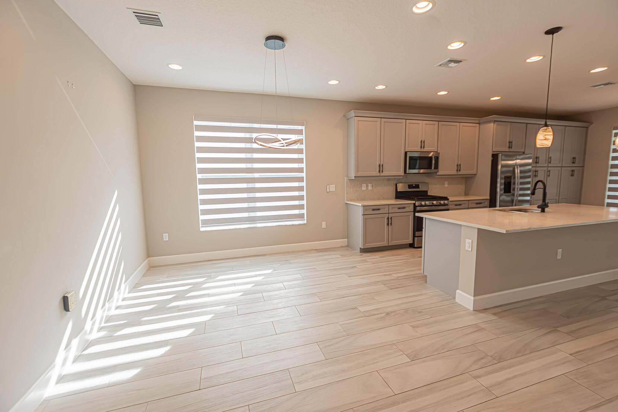 VALENCIA GROVE, RIVERLAND - Residential
