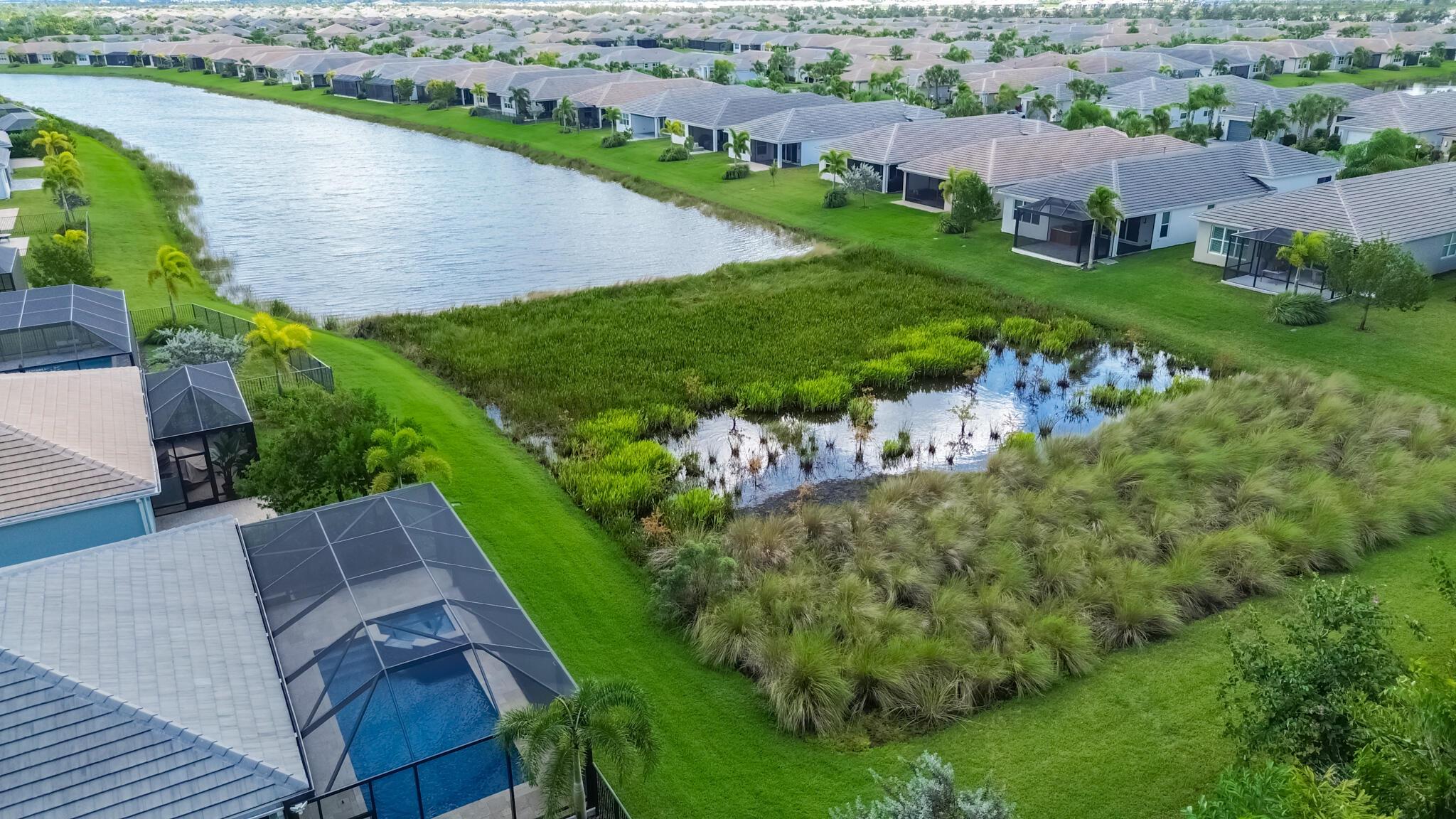 VALENCIA GROVE, RIVERLAND - Residential