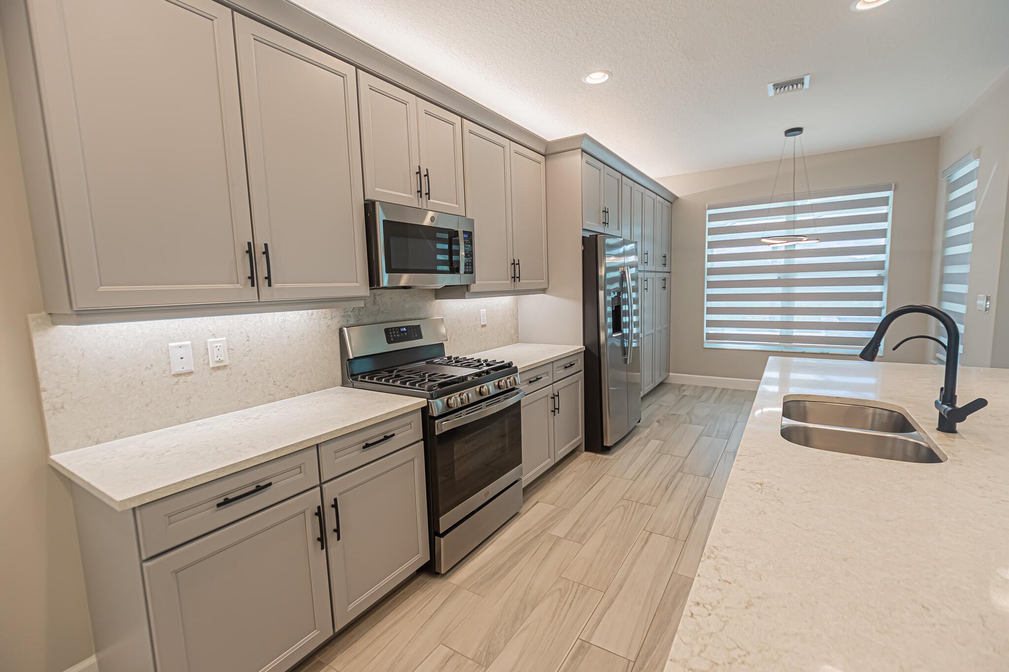 VALENCIA GROVE, RIVERLAND - Residential