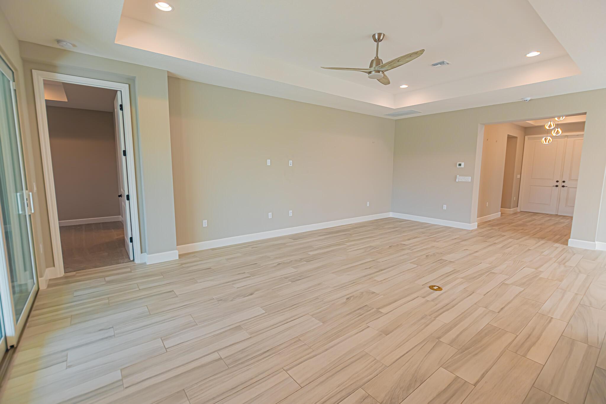 VALENCIA GROVE, RIVERLAND - Residential
