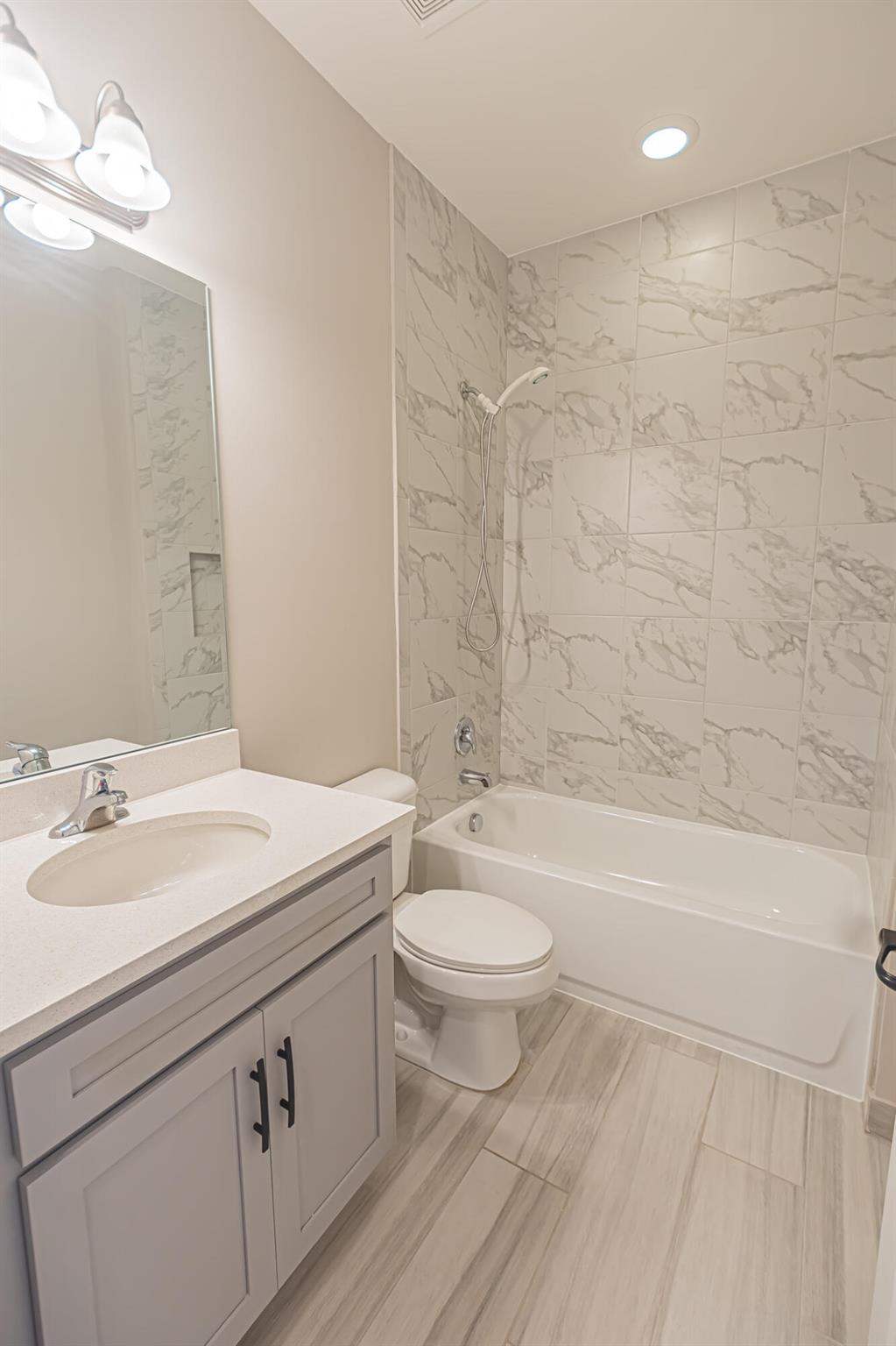 VALENCIA GROVE, RIVERLAND - Residential