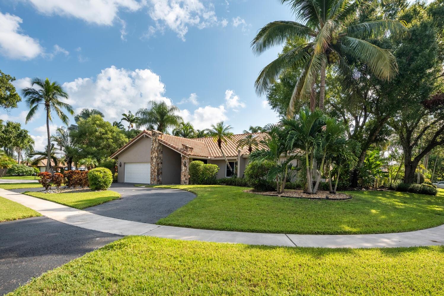 Premium oversized corner lot in Jacaranda Lakes. Fully fenced with travertine paver patio, solar heated saltwater pool and custom lighting to enjoy the beautiful tropical setting in the evenings. Updated kitchen and baths. Interior Freshly painted in white. High Vaulted ceilings, skylights and a stone wood burning fireplace create an open floor plan connecting the family room and living room. Recent upgrades include 2 new Air conditioners; impact windows,
newer white porcelain tile in living room and family room. See extensive feature list attached.