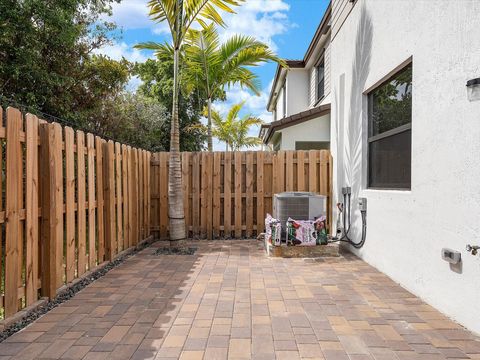 Townhouse in Pembroke Pines FL 203 159th Ter Ter 38.jpg