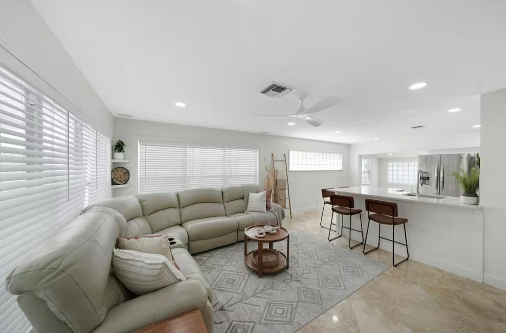 Photo of 40 SW 8th Avenue, Delray Beach, FL 33444 (MLS # R11029489)