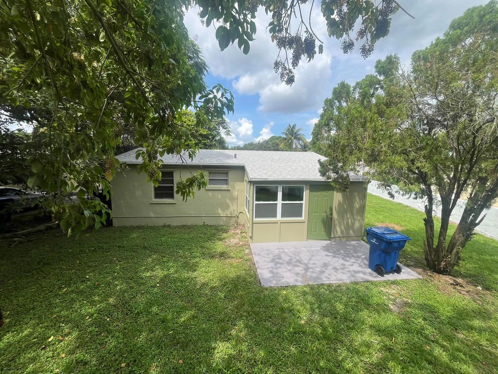 Photo of 3210 Avenue F Avenue, Riviera Beach, FL 33404 (MLS # R11015415)