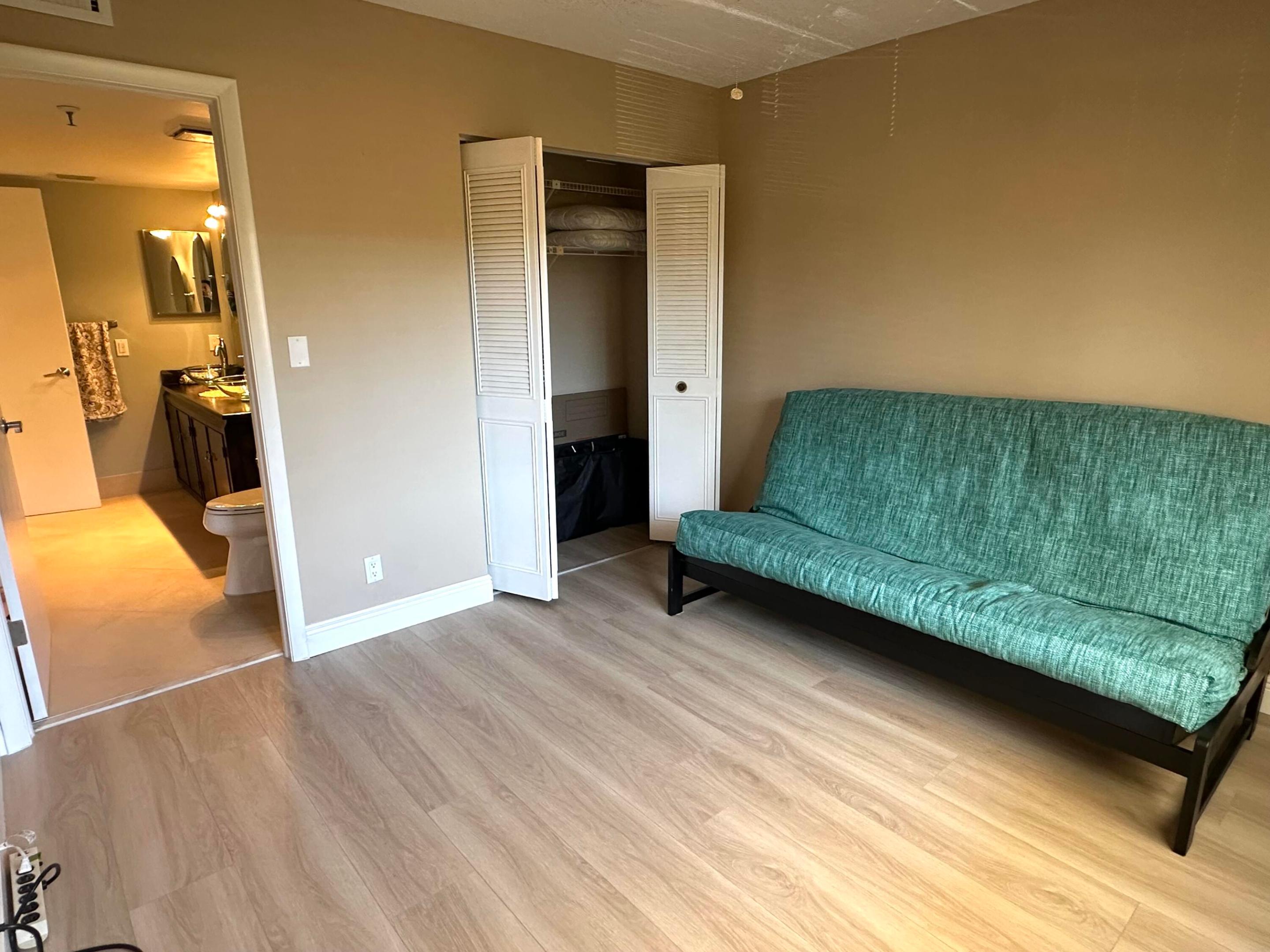 HUNTINGTON LAKES SEC ONE CONDOS - Residential