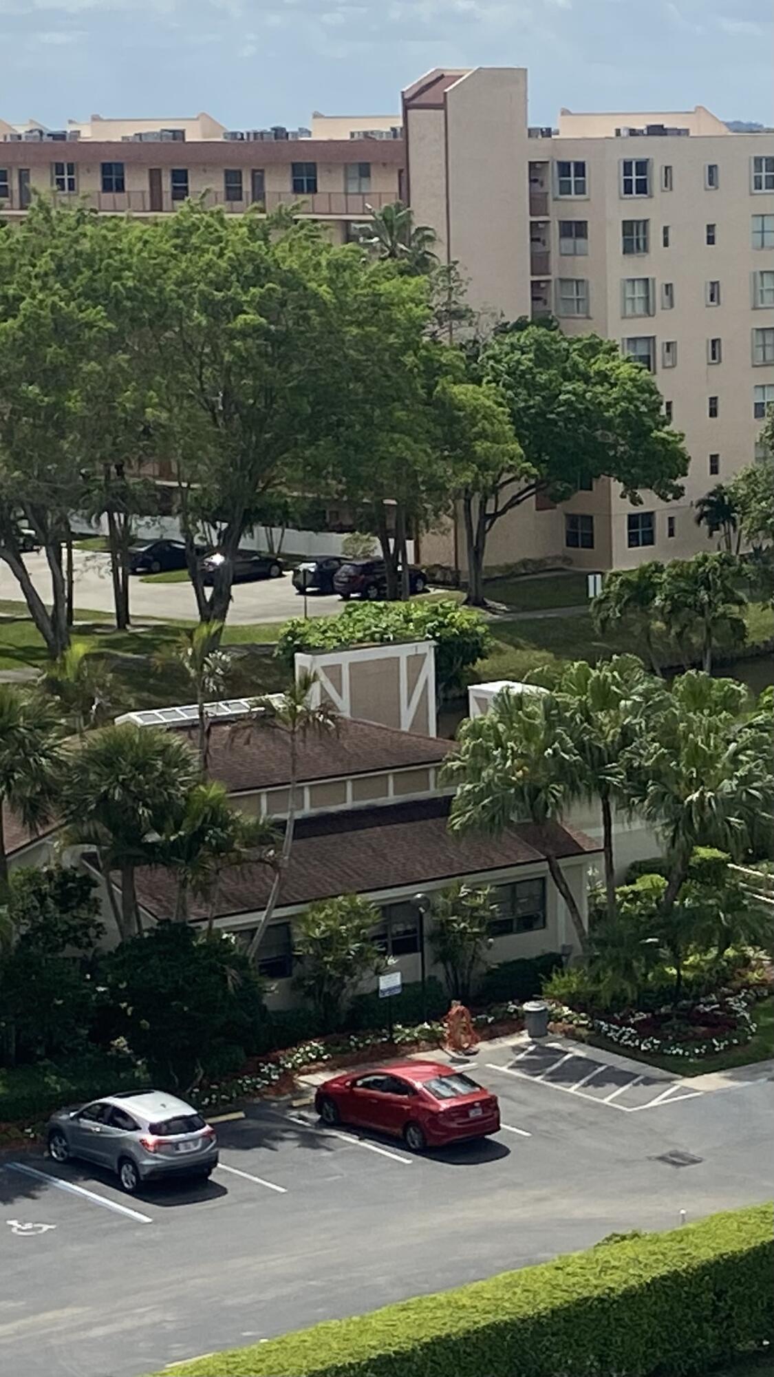 HUNTINGTON LAKES SEC ONE CONDOS - Residential