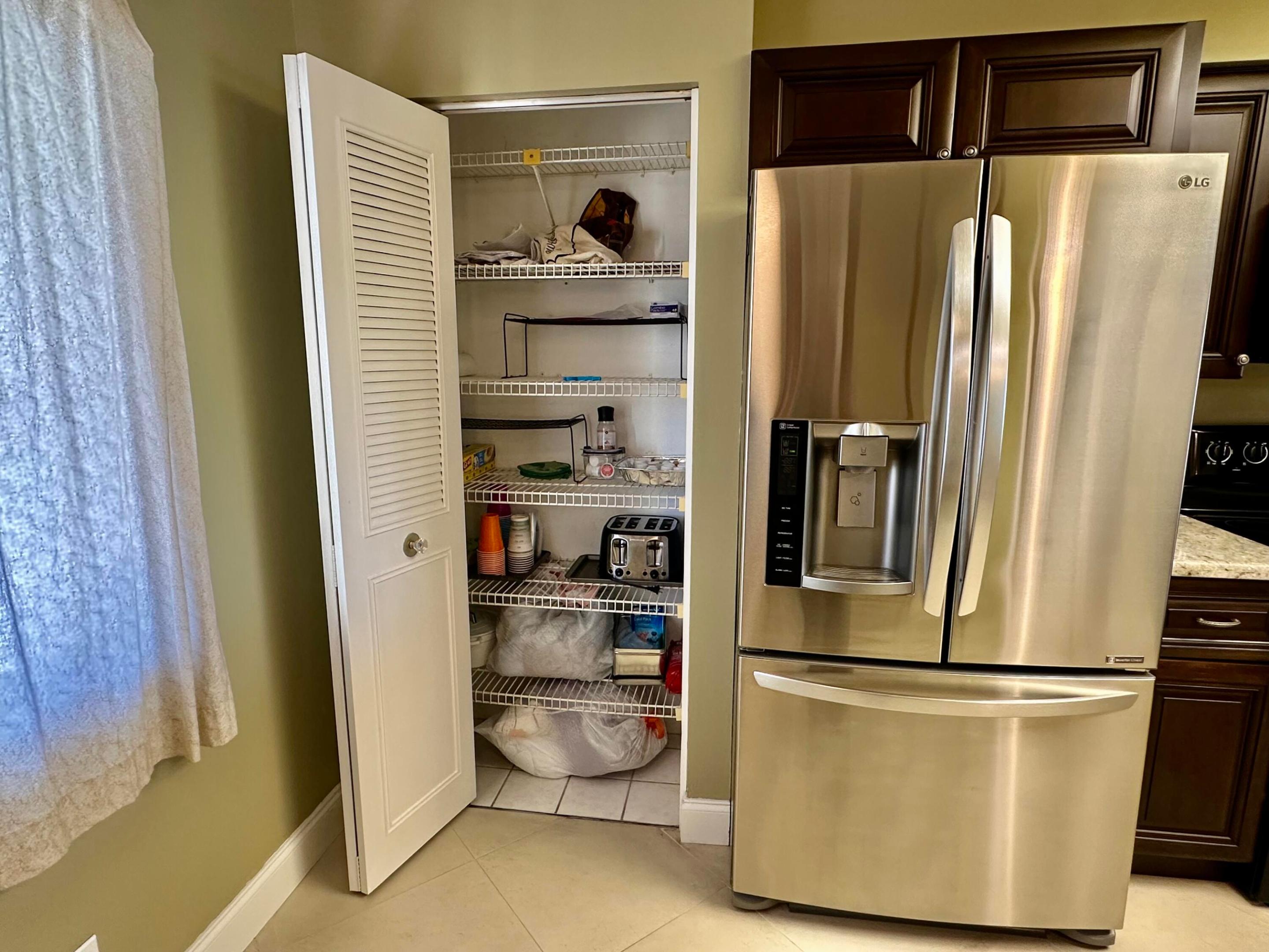 HUNTINGTON LAKES SEC ONE CONDOS - Residential