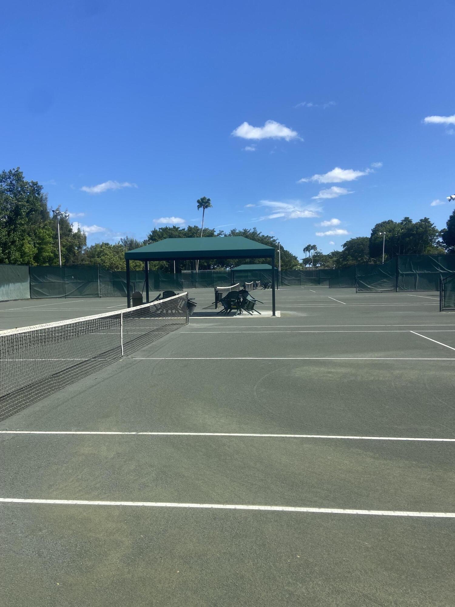 HUNTINGTON LAKES SEC ONE CONDOS - Residential