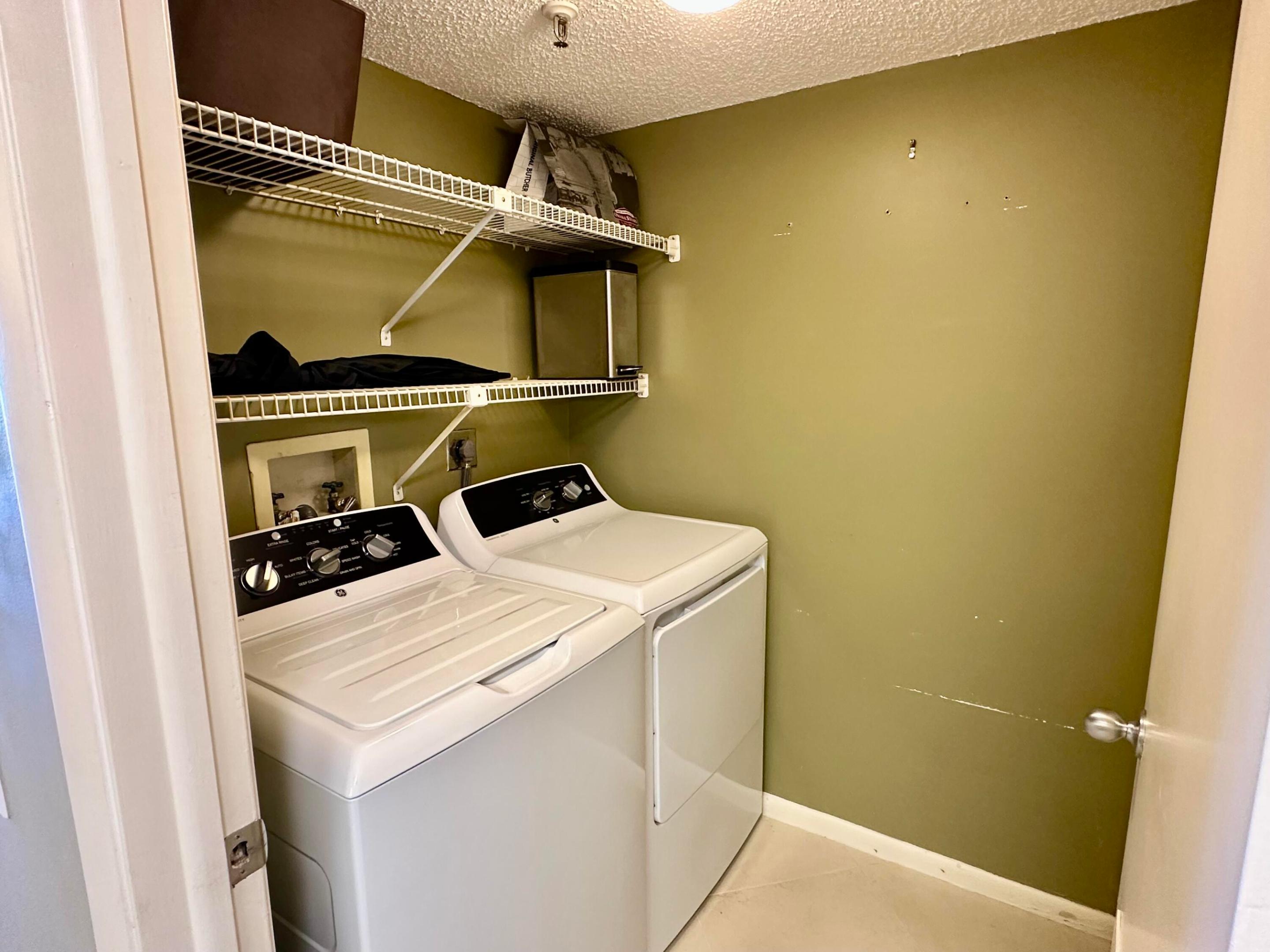 HUNTINGTON LAKES SEC ONE CONDOS - Residential