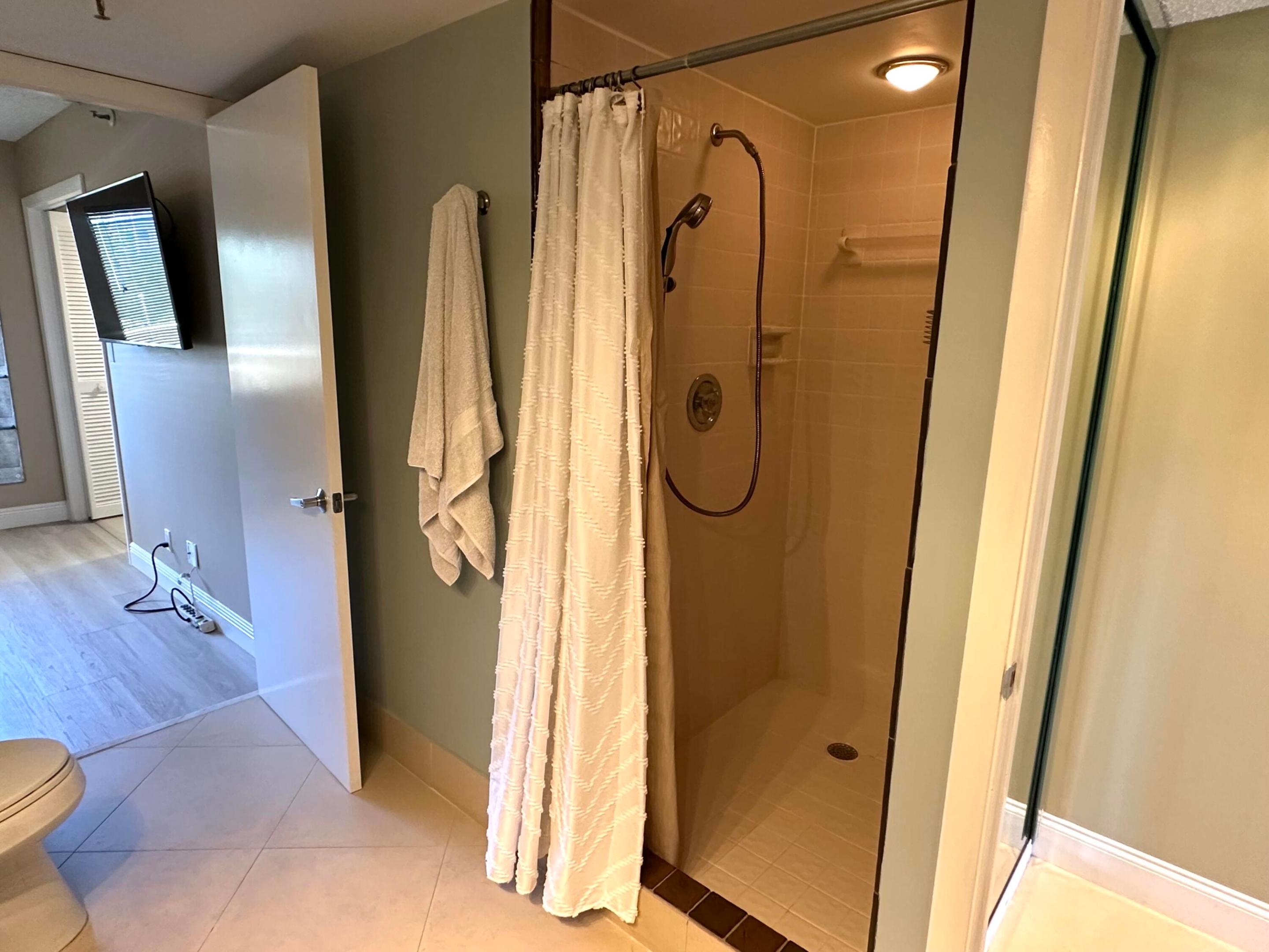 HUNTINGTON LAKES SEC ONE CONDOS - Residential