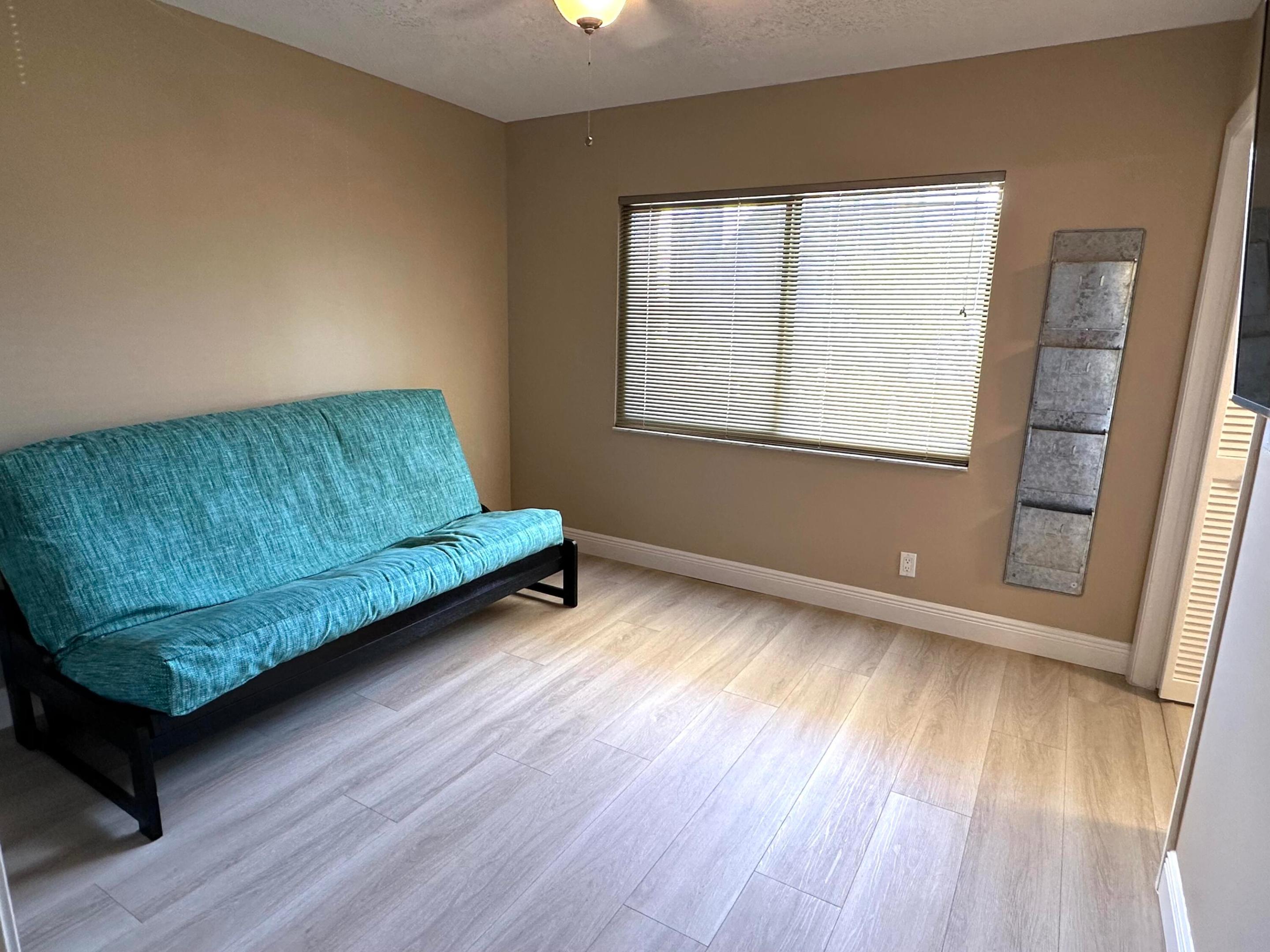 HUNTINGTON LAKES SEC ONE CONDOS - Residential