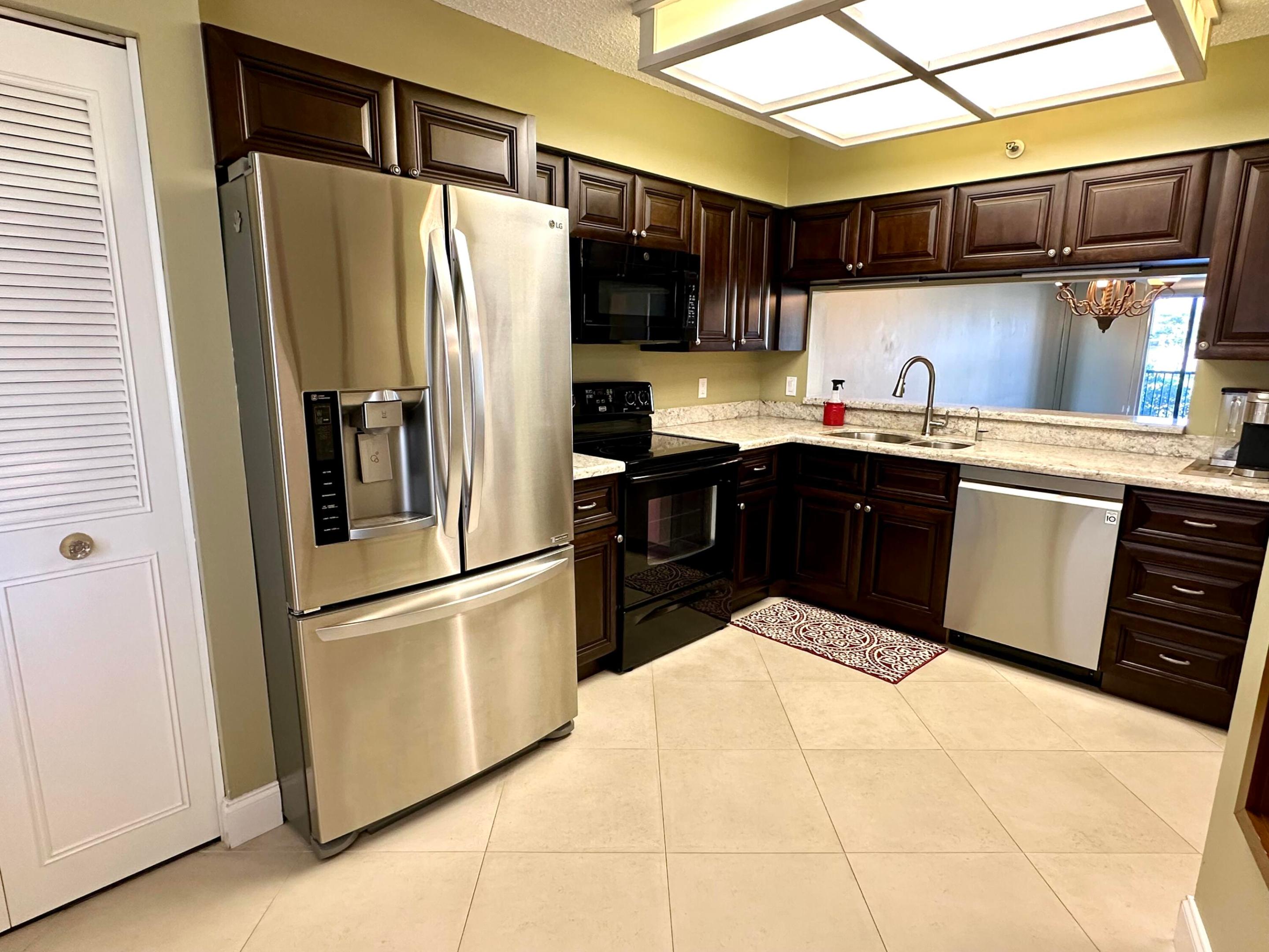 HUNTINGTON LAKES SEC ONE CONDOS - Residential