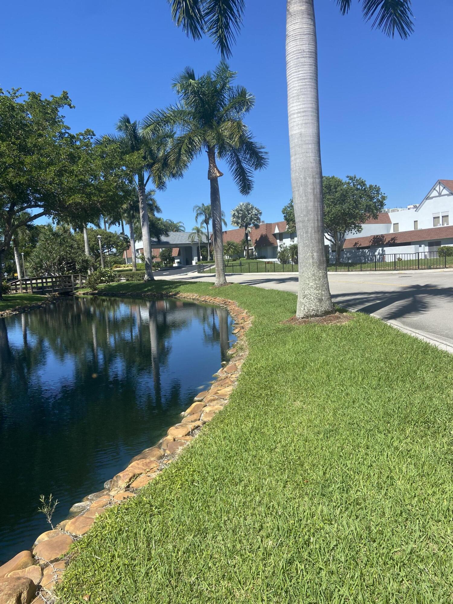 HUNTINGTON LAKES SEC ONE CONDOS - Residential