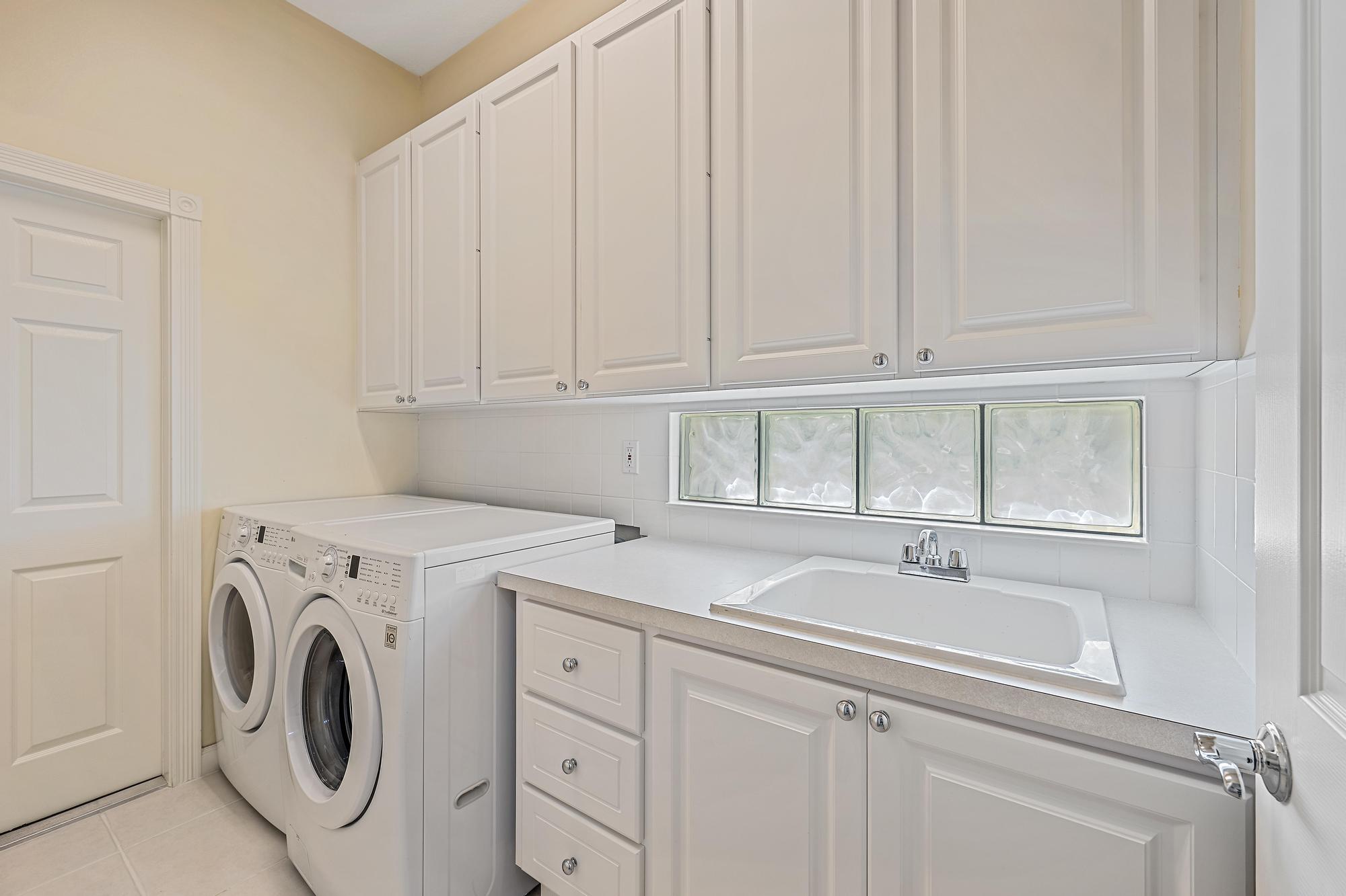 CARLETON OAKS - Residential