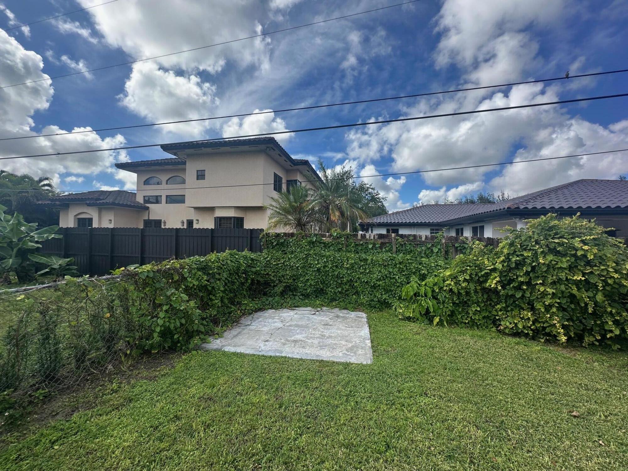 TROPICAL GARDENS ESTATES - Residential