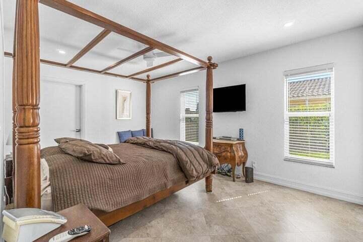 LAKE FLORESTA PARK - Residential Lease
