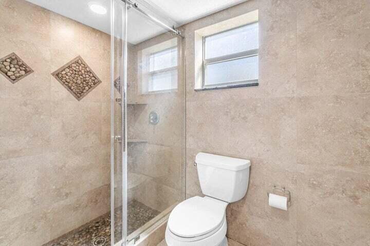 LAKE FLORESTA PARK - Residential Lease