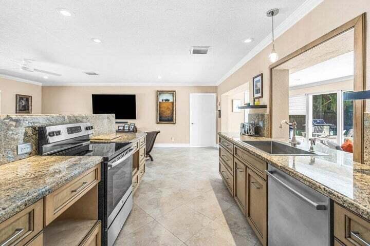 LAKE FLORESTA PARK - Residential Lease