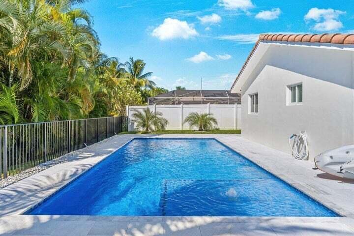 LAKE FLORESTA PARK - Residential Lease